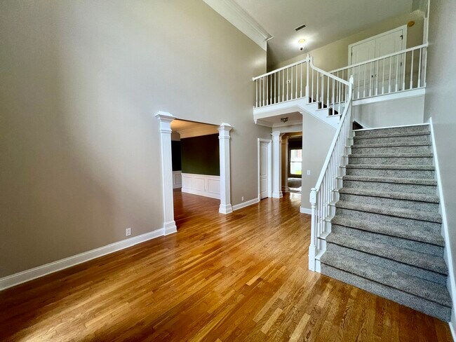 Building Photo - 2903 St Johns Dr