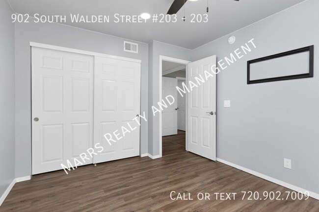Building Photo - 902 S Walden St
