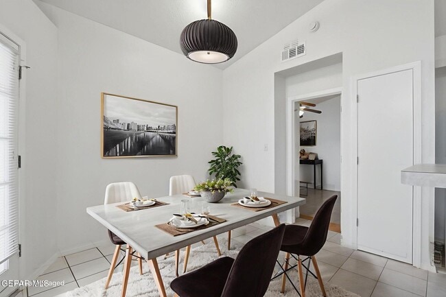 Building Photo - 12130 Rd House Dr