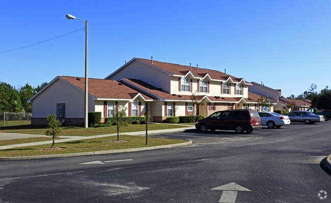 Primary Photo - Holly Hill Apartments