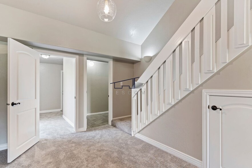 Building Photo - 26 White Barn Dr