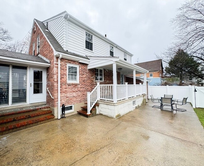 Building Photo - 40 Walter St