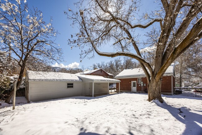 Building Photo - Beautifully Updated 3-Bedroom Home with Mo...