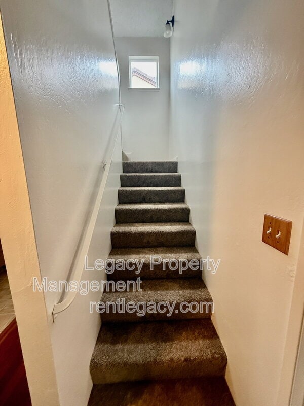 Building Photo - 1427 Bel Air Dr