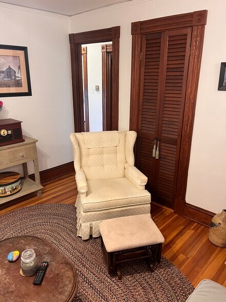 Living room - 48 Church St