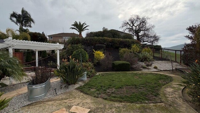 Building Photo - Concord! Beautiful Crystal Ranch home, 5 bedroom 3.5 baths, 3200 sq ft.