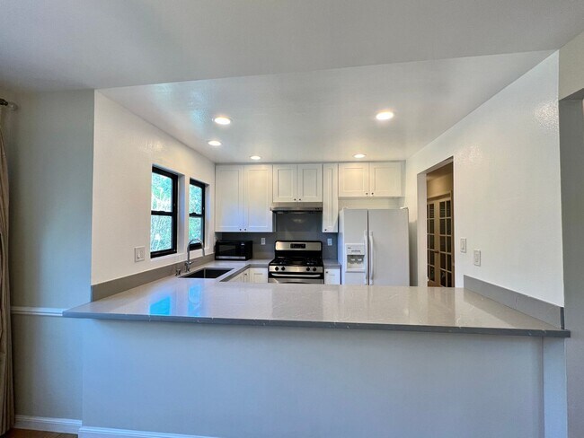 Building Photo - Great Natural light, Treetop Views with 2 Primary Suites plus OFFICE and a 2 car garage, It is li...