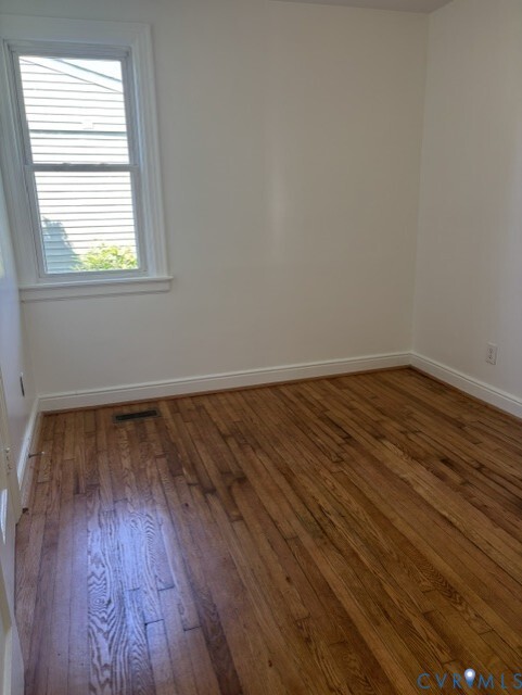 Building Photo - 106 Trafton St