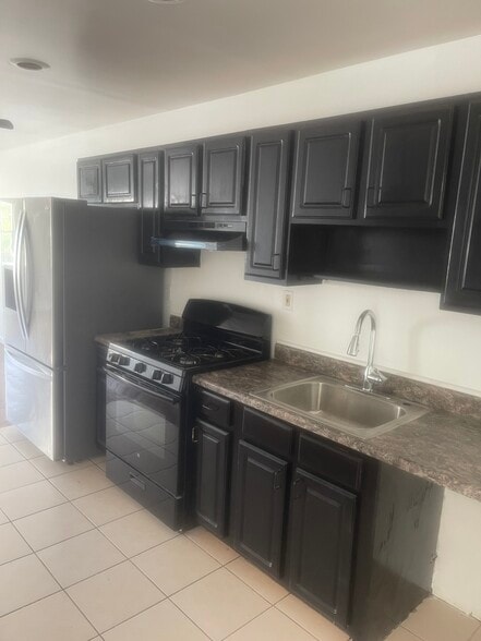 Building Photo - 335 Claremont Ave