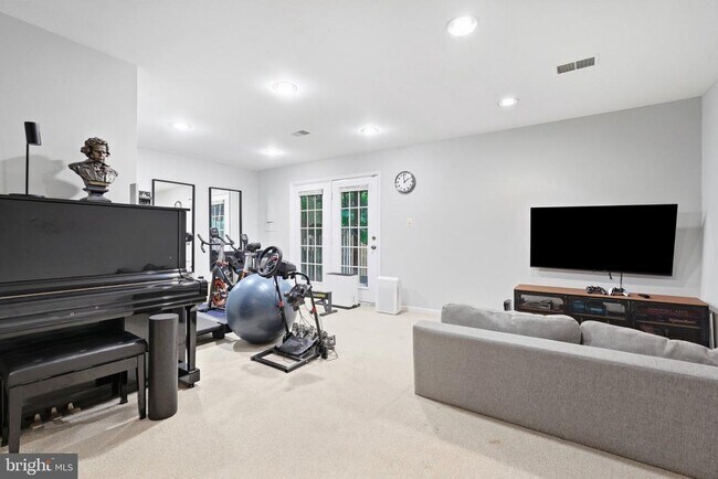 Building Photo - 3968 Clares Ct