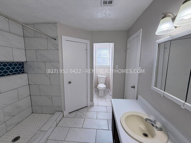 Building Photo - 522 Kenwood Ln