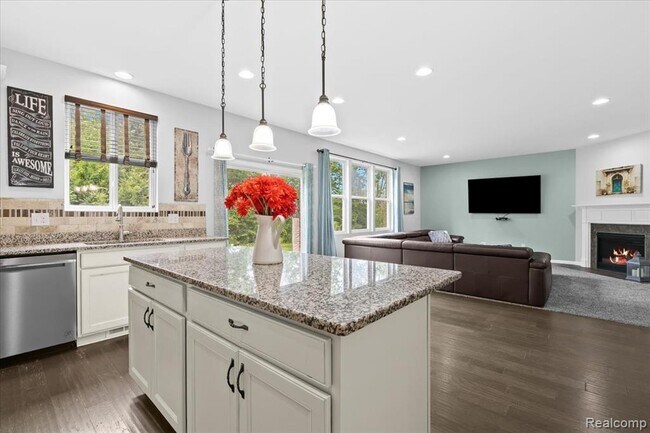 Building Photo - 49645 Hartwick Dr