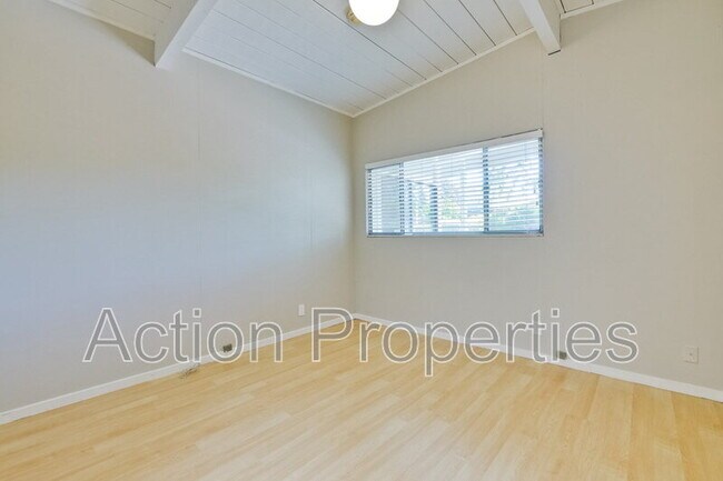 Building Photo - 3974 Duncan Pl