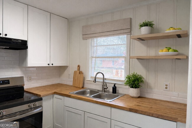 Building Photo - 1065 Nelson St