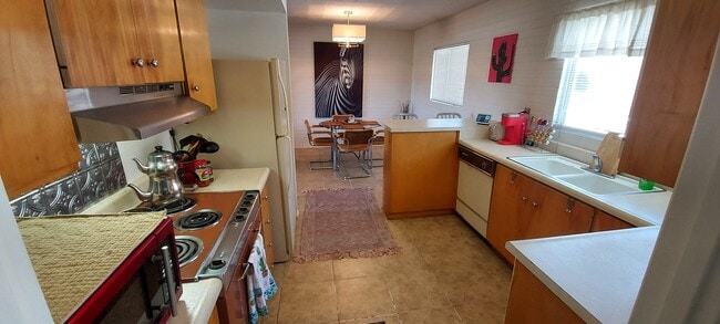 Kitchen/Dining Area - 8500 E Old Spanish Trl