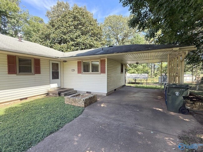 Building Photo - 1012 Strong St