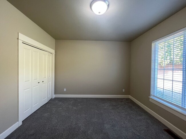 Building Photo - 8707 MacLaren Ave