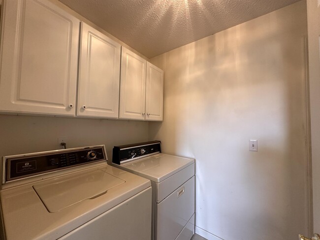 Building Photo - 7411 Bent Branch Dr