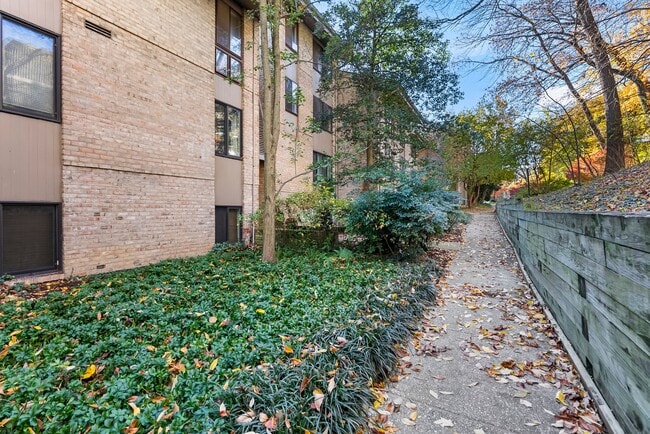 Building Photo - 110 Cross Keys Rd