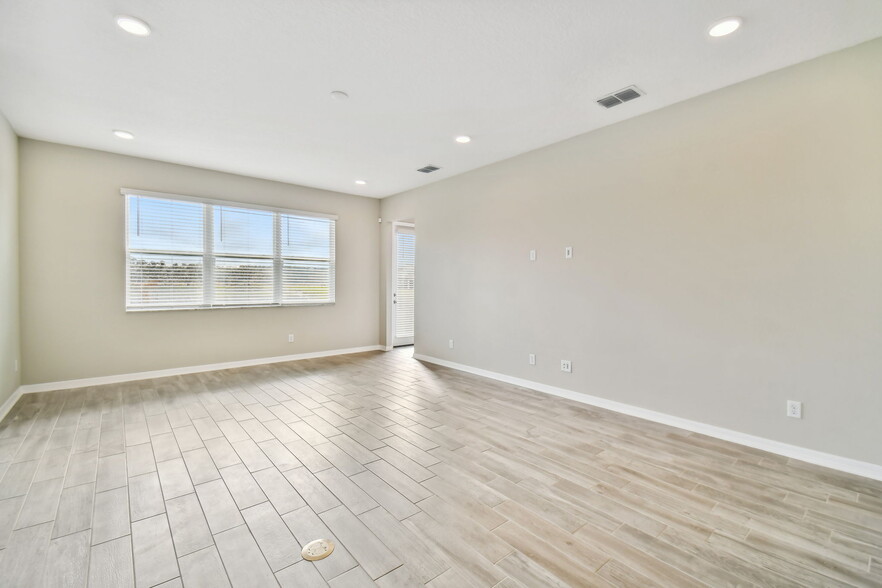 Building Photo - 38190 Shale Stone Ct