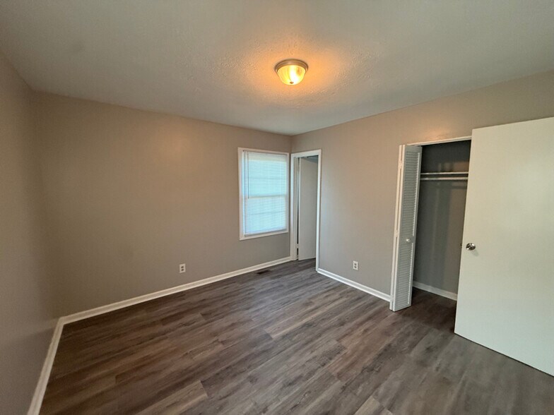 Building Photo - 103 Rose Dr