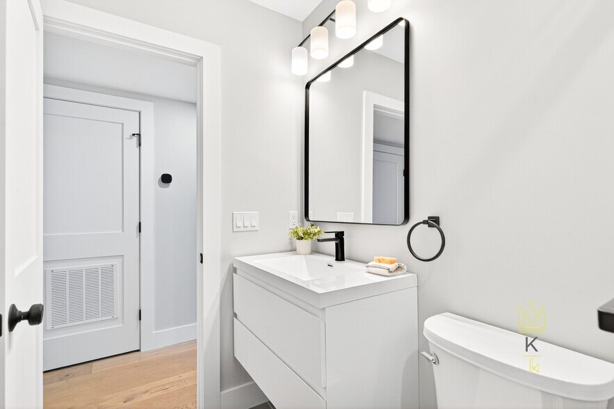 Building Photo - 584 Cambridge St