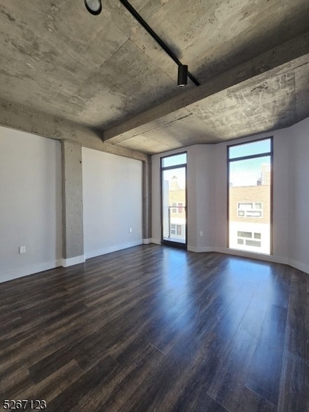 Building Photo - 58 Elm St