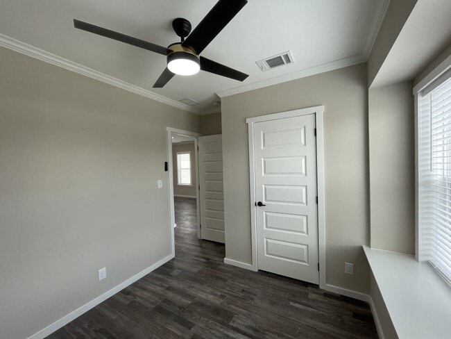 Building Photo - 437 Andros