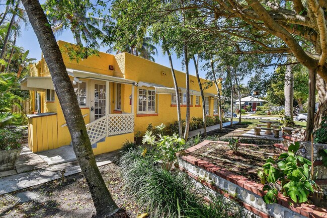 Building Photo - 208 S K St