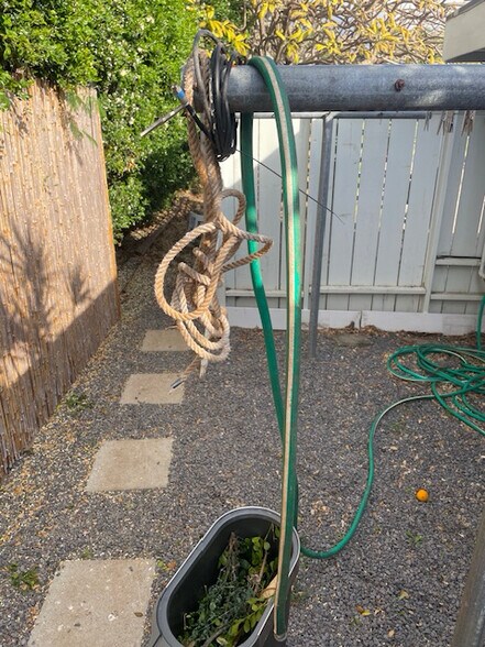 Building Photo - 264 Elilani St