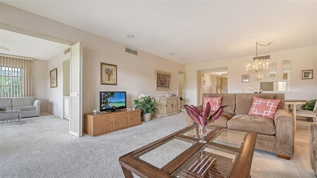 Building Photo - 7405 W Country Club Dr N