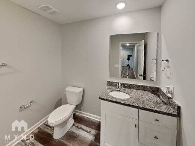 Building Photo - 482 Gray St