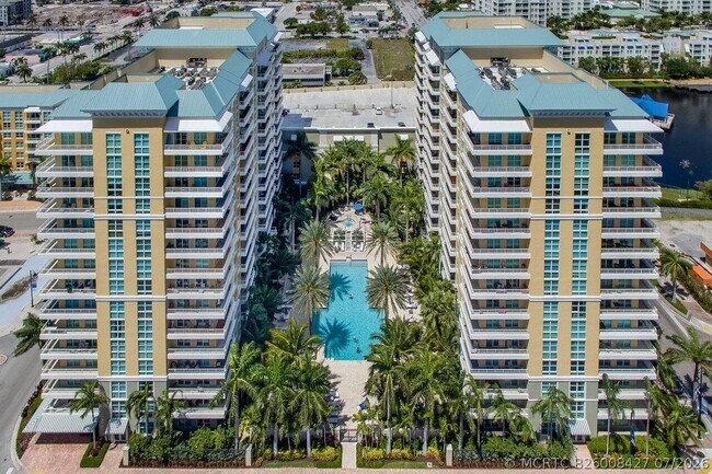 Building Photo - 700 E Boynton Beach Blvd