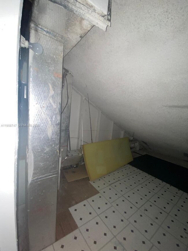 Building Photo - 7867 Tam Oshanter Blvd