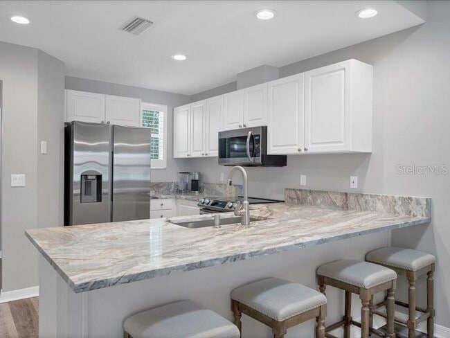 Building Photo - 3701 54th Dr W