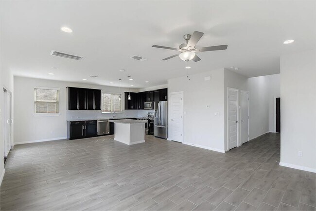 Building Photo - 6820 Llano Stage Trl