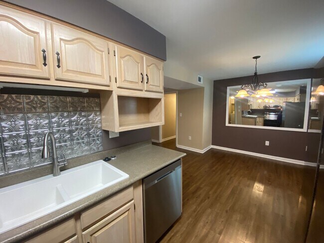 Building Photo - Greystone and Skyland