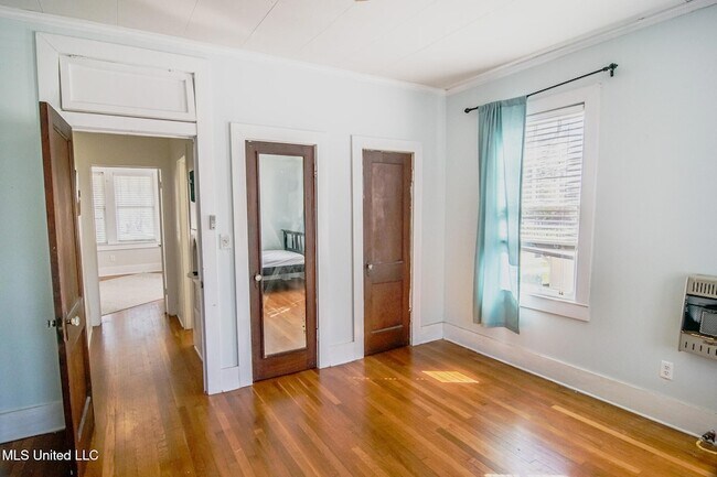 Building Photo - 803 N Congress St