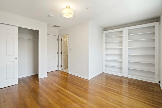 Building Photo - 500 Fulton Ct