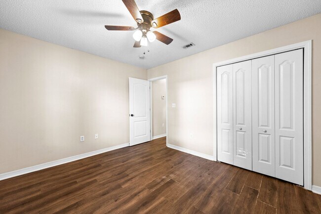 Building Photo - 502 Hyde Park Dr