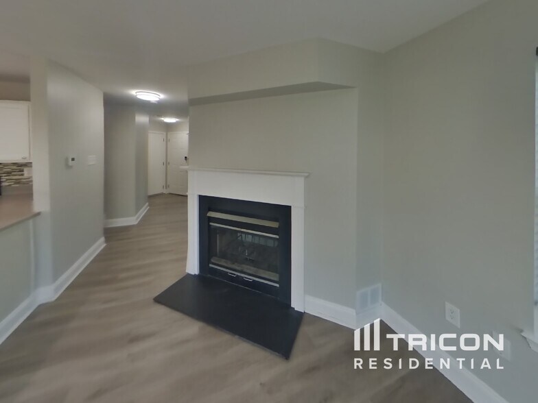 Building Photo - 5200 Plantation Ct