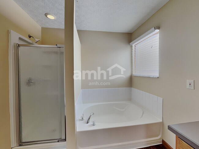 Building Photo - 748 Woodington Dr