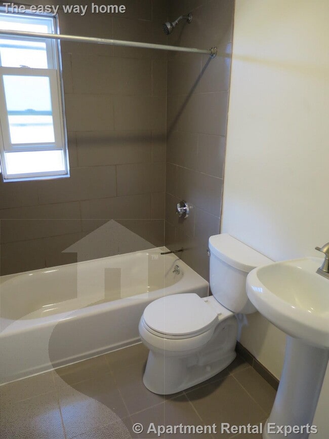 Building Photo - 21 Weitz St