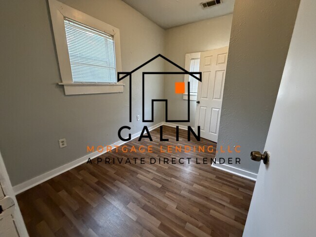 Building Photo - 1247 Carr Ave