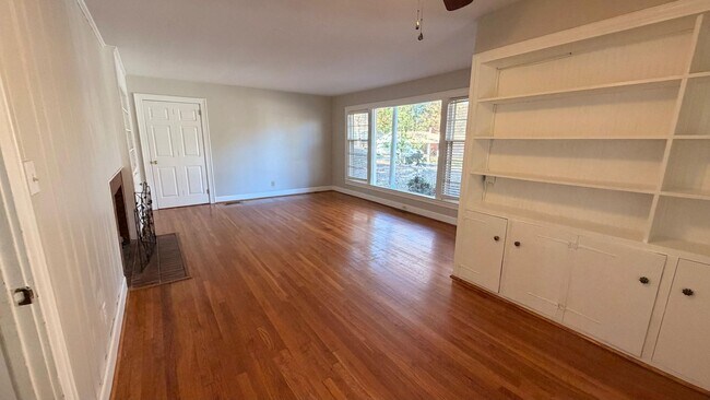 Building Photo - AVAILABLE NOW!