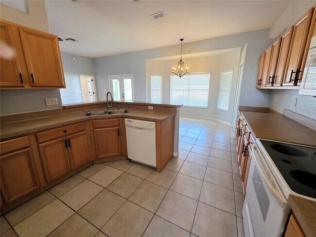 Building Photo - 736 Hurley Dr