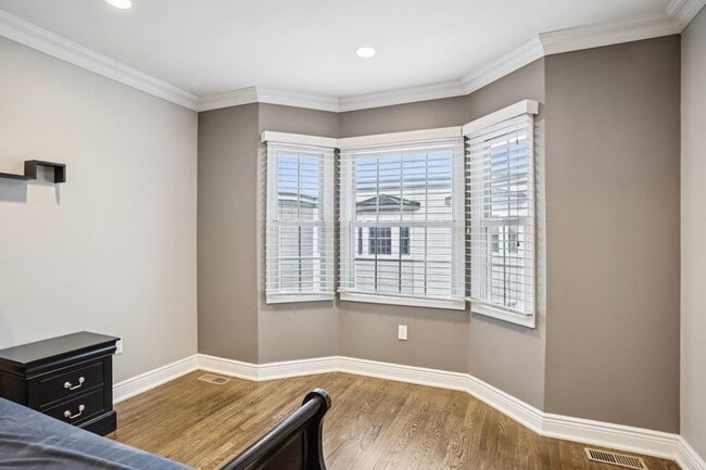 Building Photo - 343 The Promenade