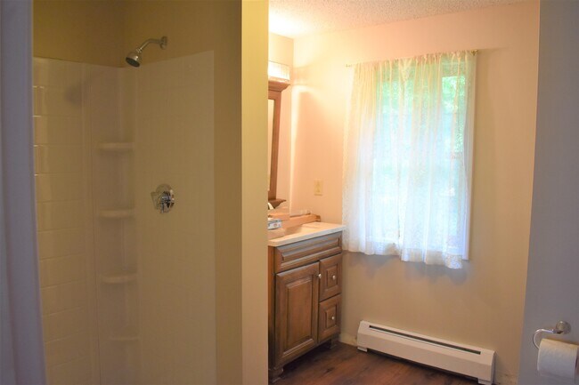 Building Photo - 26 Riverbend Rd