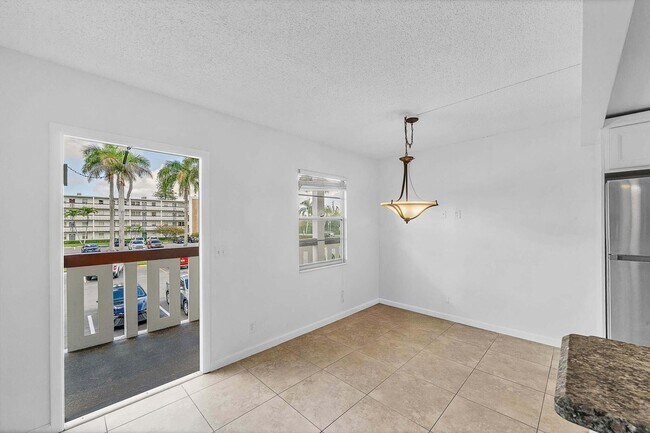 Building Photo - 2049 Hythe A