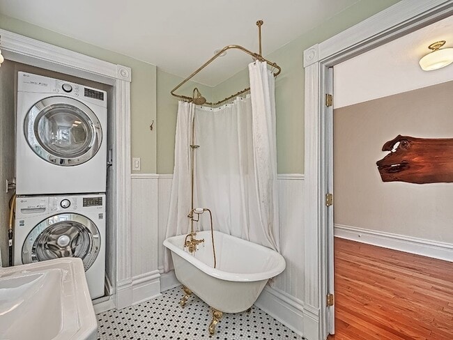 Building Photo - 130 Boroview Ave